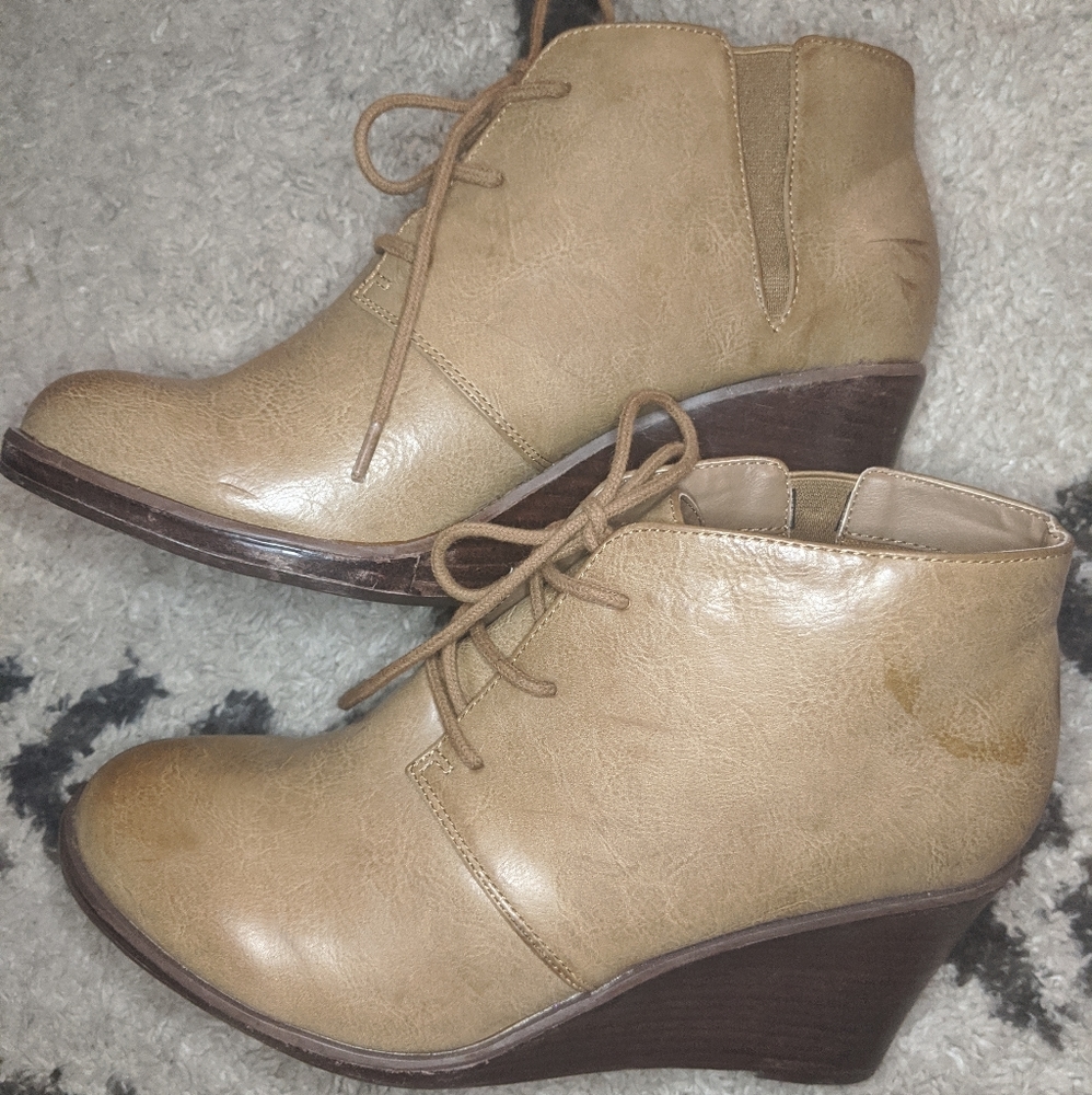 Torrid Sz 9.5W Faux Leather Lace-Up Bootie Wedges